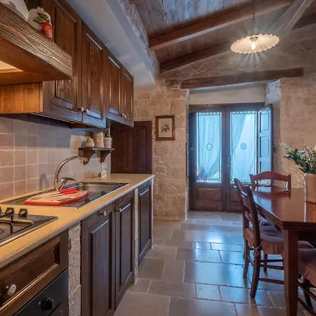 Trulli Oasi Fiorita - Exclusive Apulian Holidays Castellana Grotte