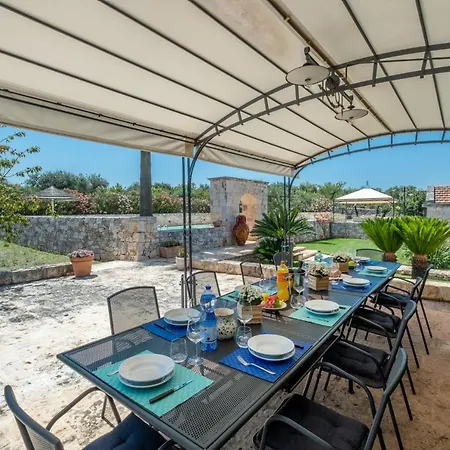 Holiday home Trulli Oasi Fiorita - Exclusive Apulian Holidays