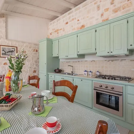 Trulli Oasi Fiorita - Exclusive Apulian Holidays Castellana Grotte