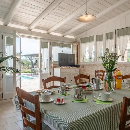 Holiday home Trulli Oasi Fiorita - Exclusive Apulian Holidays