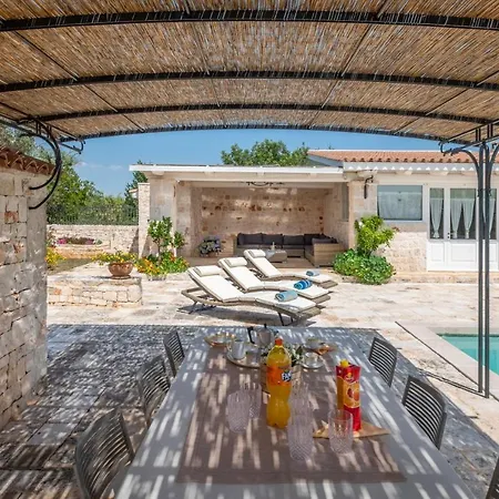 Holiday home Trulli Oasi Fiorita - Exclusive Apulian Holidays Castellana Grotte